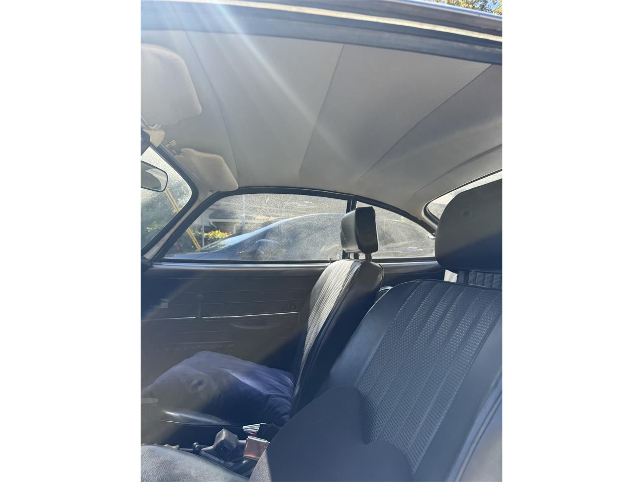 Volkswagen-Karmann-ghia-1970-Gray-Blk-5