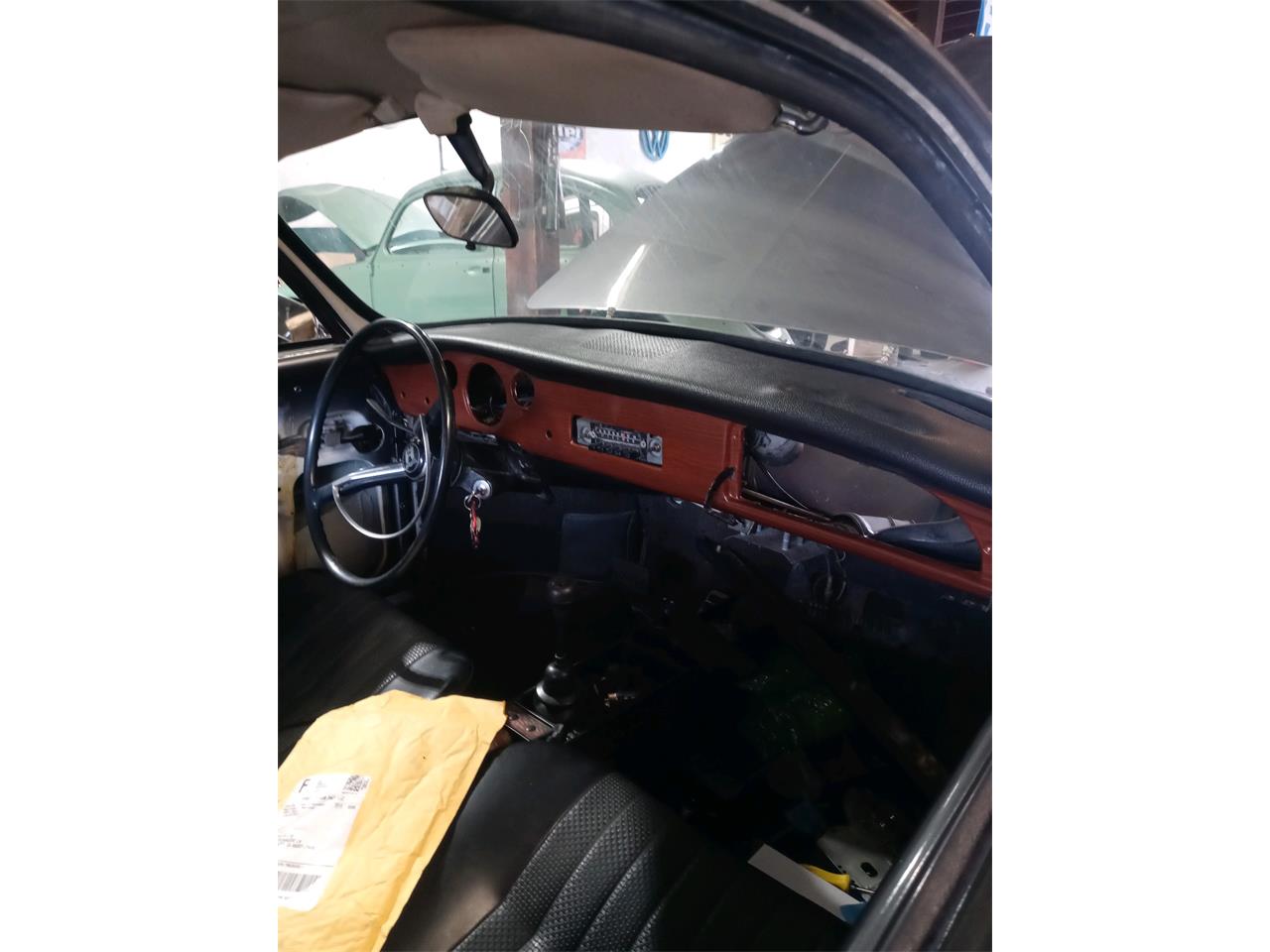 Volkswagen-Karmann-ghia-1970-Gray-Blk-6