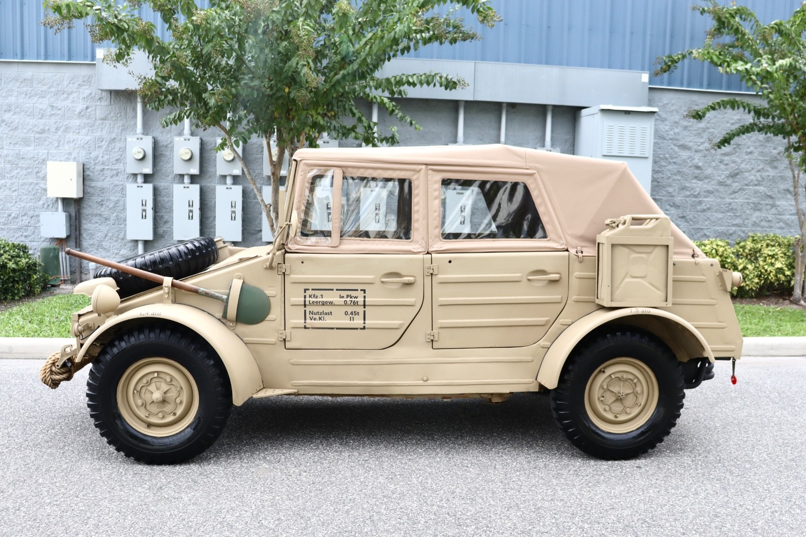 Volkswagen-Kubelwagen-WWII-Military-Type-82-Replica-1973-Convertible-2