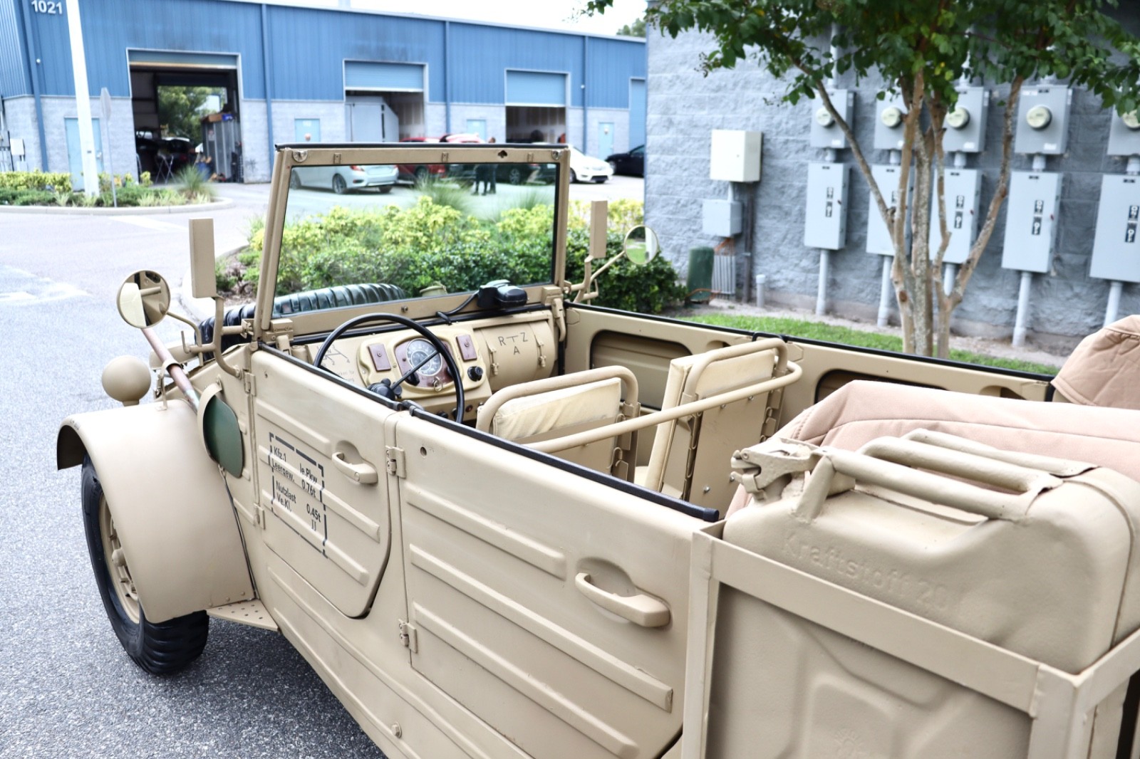 Volkswagen-Kubelwagen-WWII-Military-Type-82-Replica-1973-Convertible-34