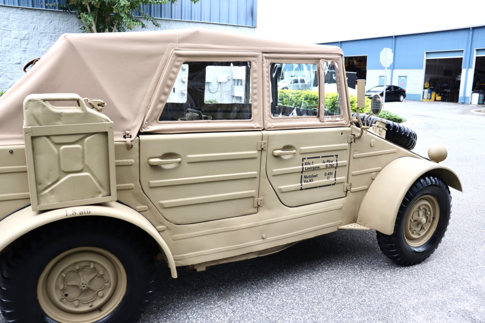 Volkswagen-Kubelwagen-WWII-Military-Type-82-Replica-1973-Convertible-8