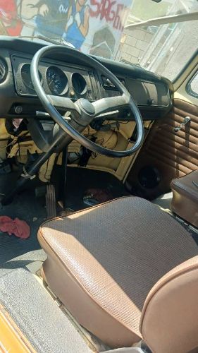 Volkswagen-Other-1978-YellowWhite-3