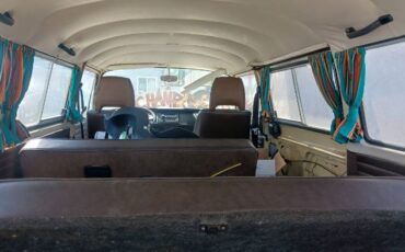 Volkswagen-Other-1978-YellowWhite-4