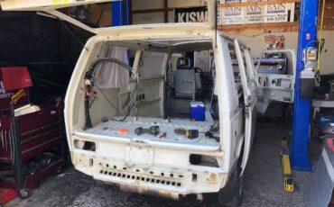 Volkswagen-Other-1990-White-14