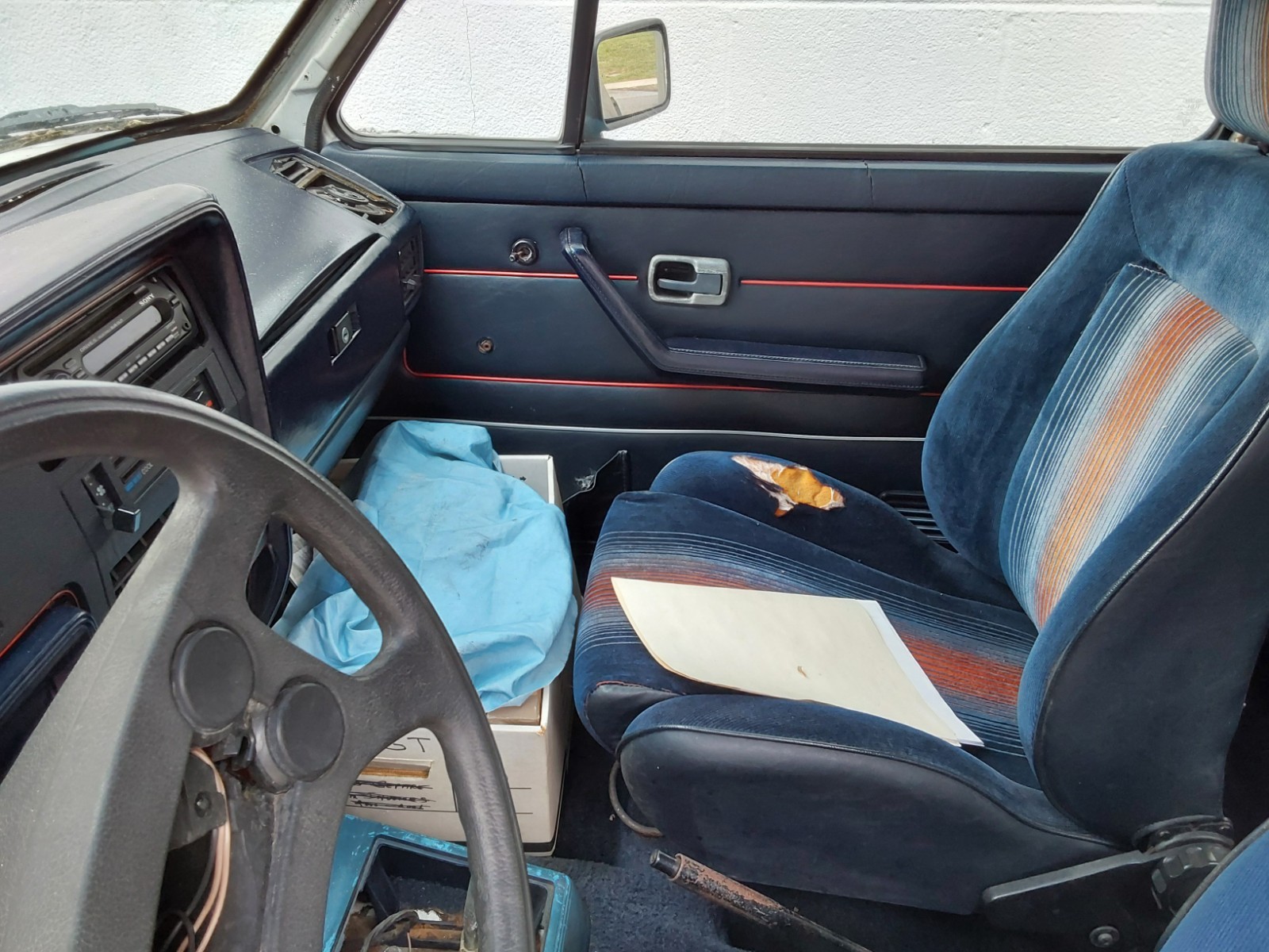 Volkswagen-Rabbit-1983-Hatchback-10