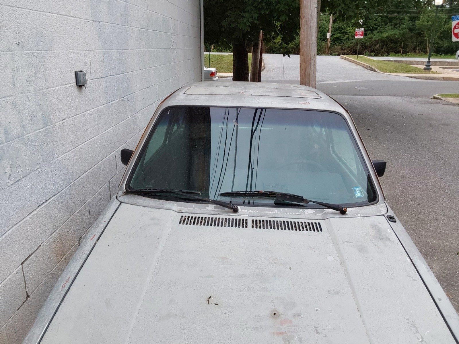 Volkswagen-Rabbit-1983-Hatchback-2