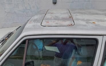 Volkswagen-Rabbit-1983-Hatchback-4