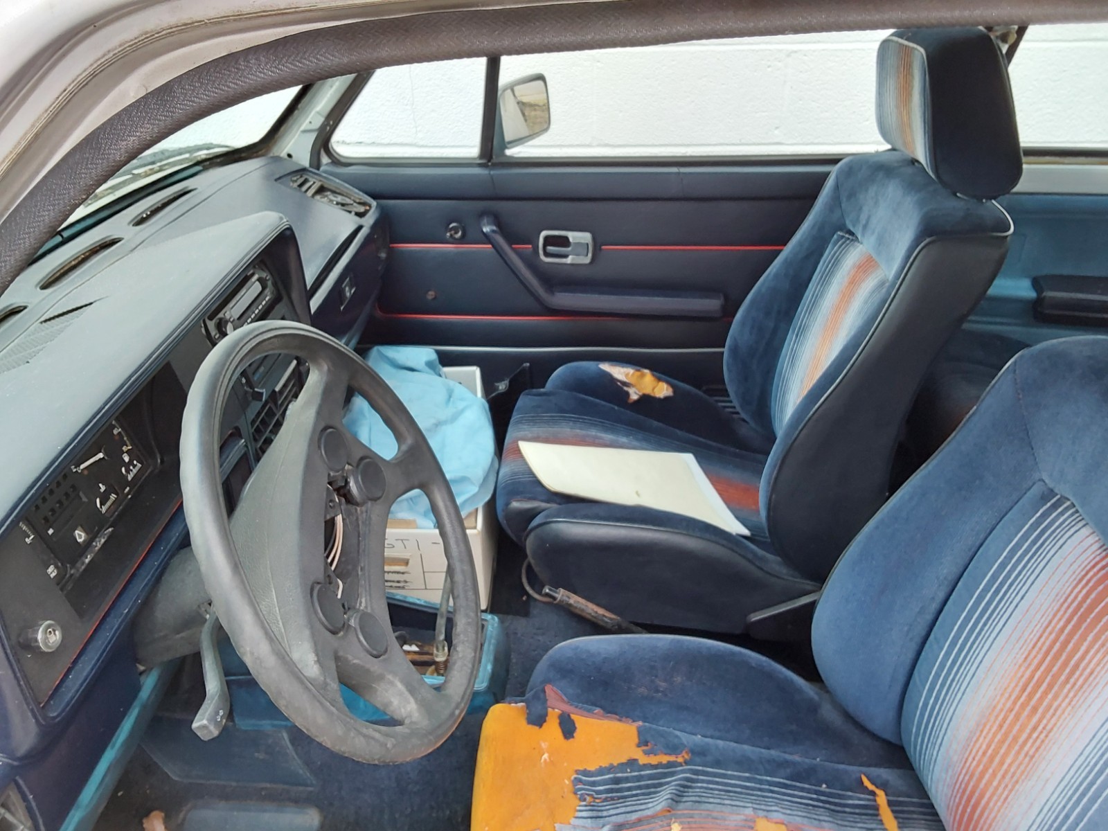 Volkswagen-Rabbit-1983-Hatchback-5