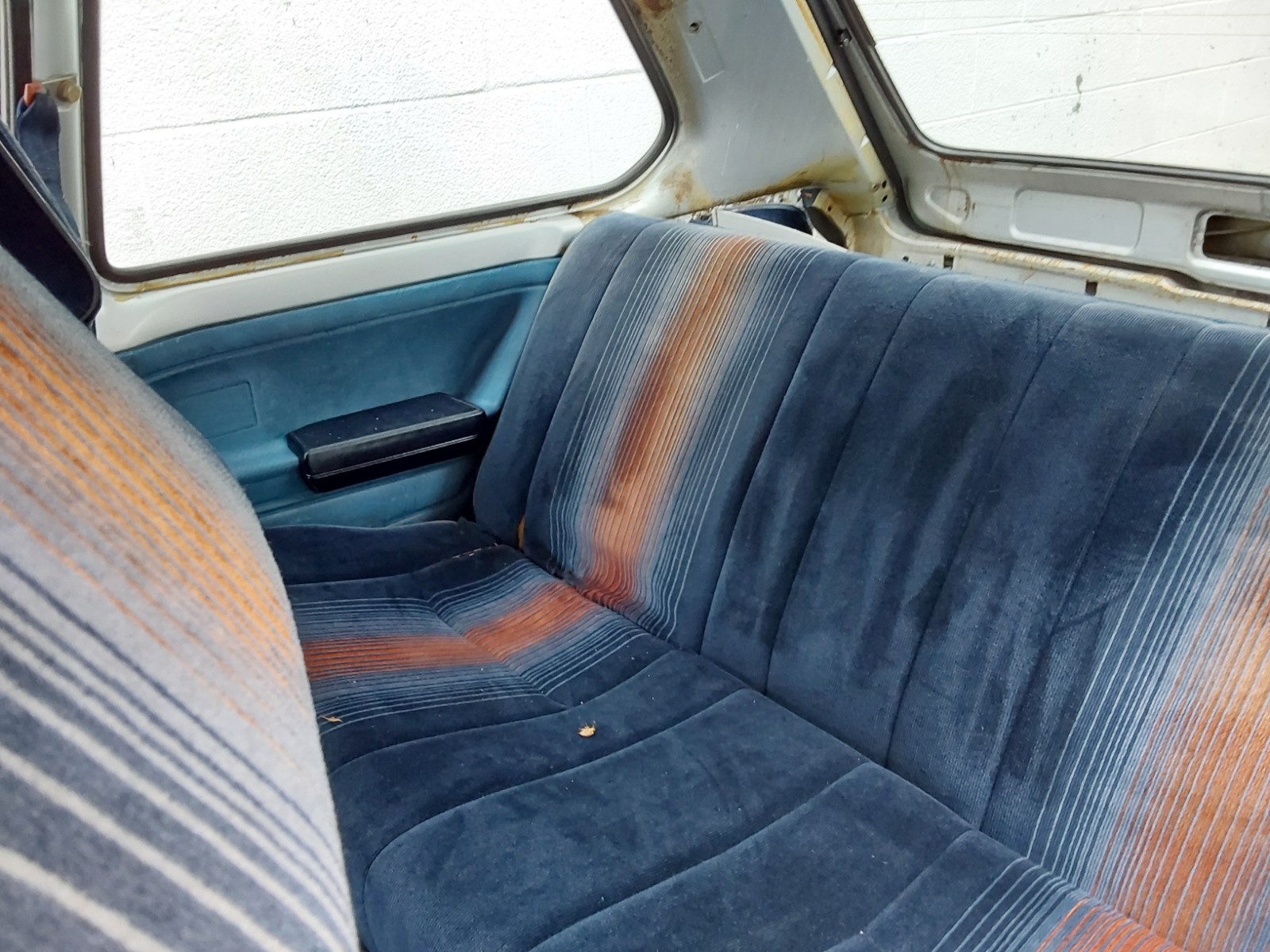 Volkswagen-Rabbit-1983-Hatchback-6