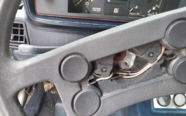 Volkswagen-Rabbit-1983-Hatchback-7