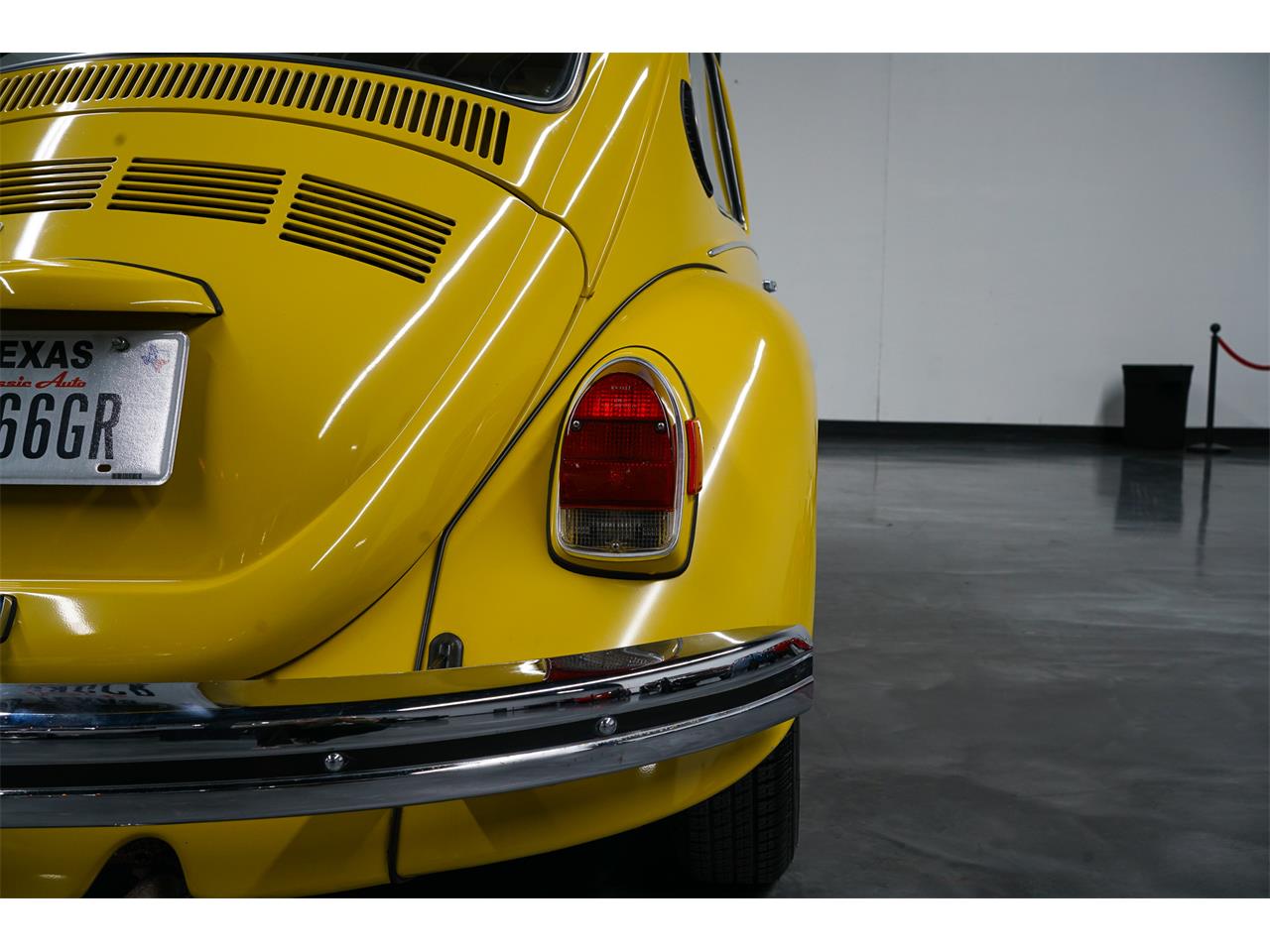 Volkswagen-Super-beetle-1972-Texas-Yellow-Black-10