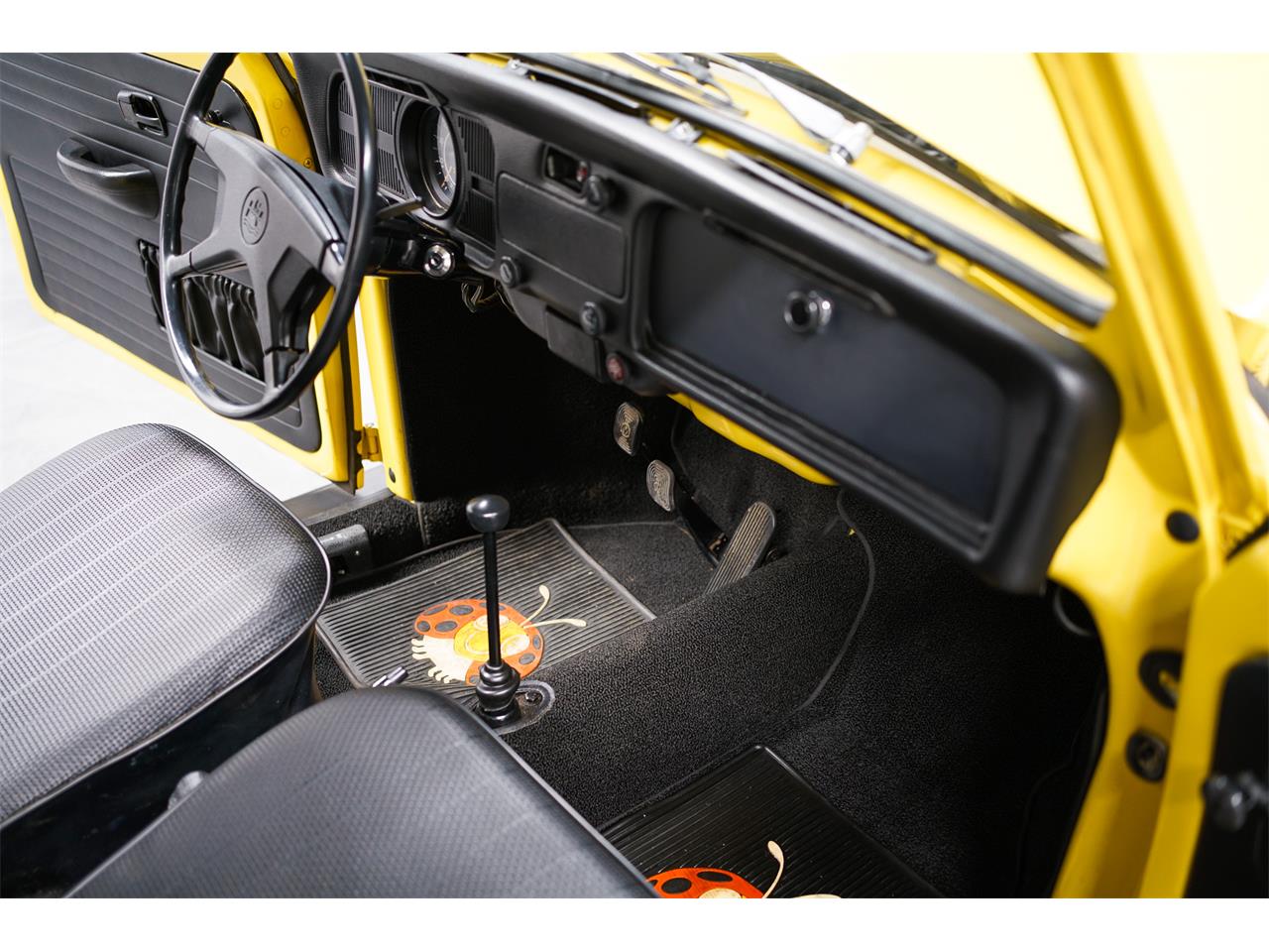 Volkswagen-Super-beetle-1972-Texas-Yellow-Black-2
