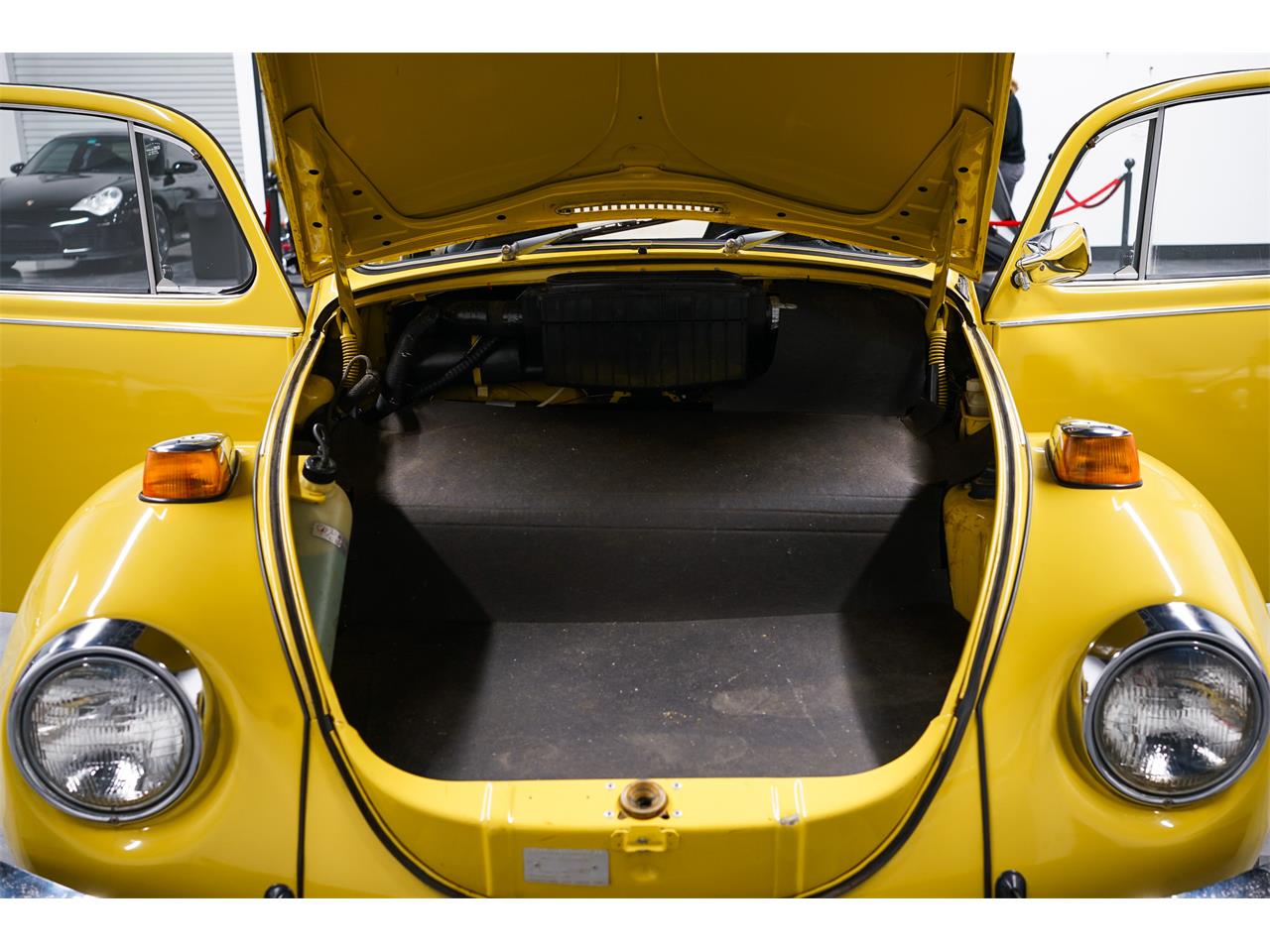 Volkswagen-Super-beetle-1972-Texas-Yellow-Black-31