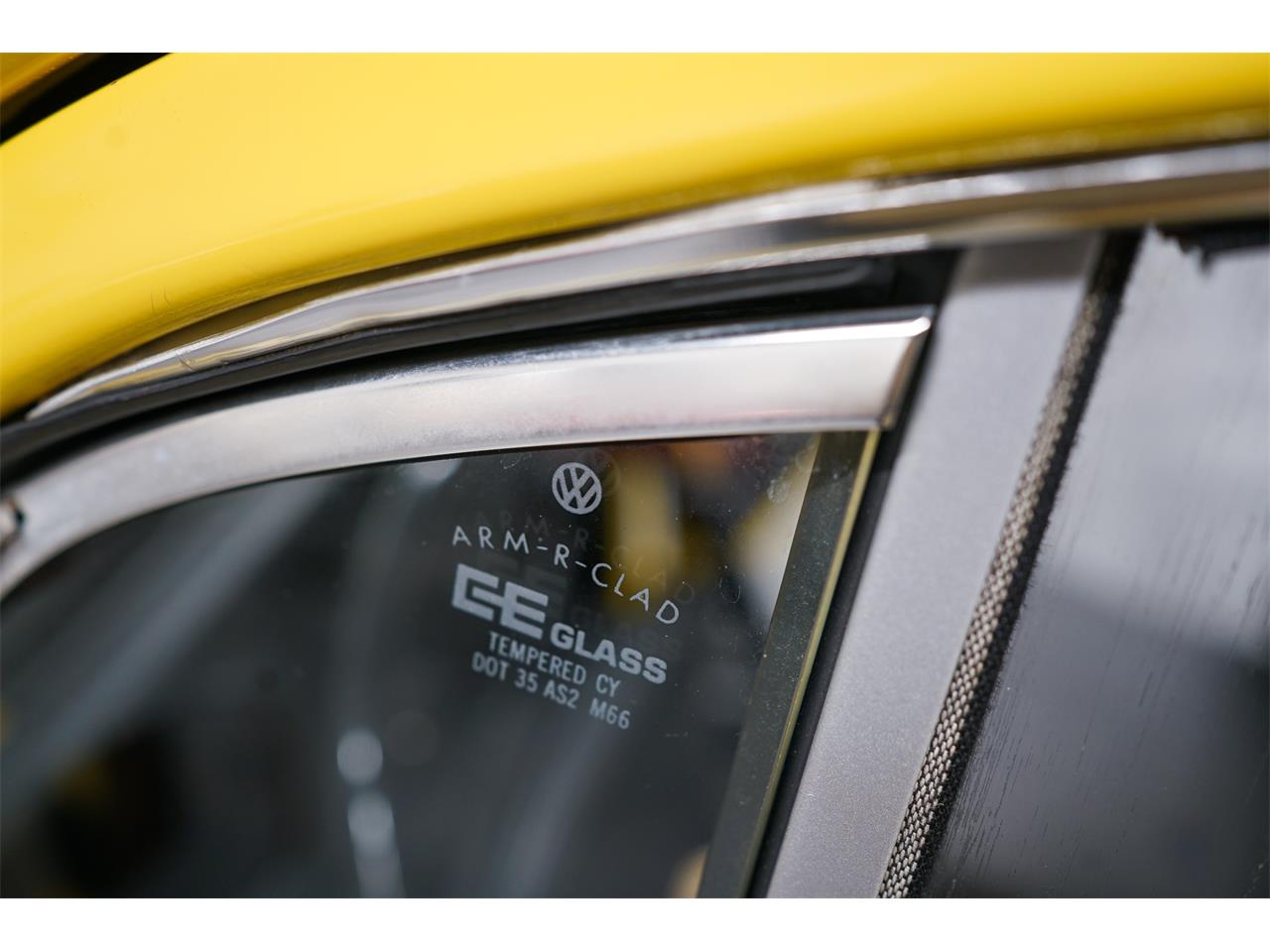 Volkswagen-Super-beetle-1972-Texas-Yellow-Black-4