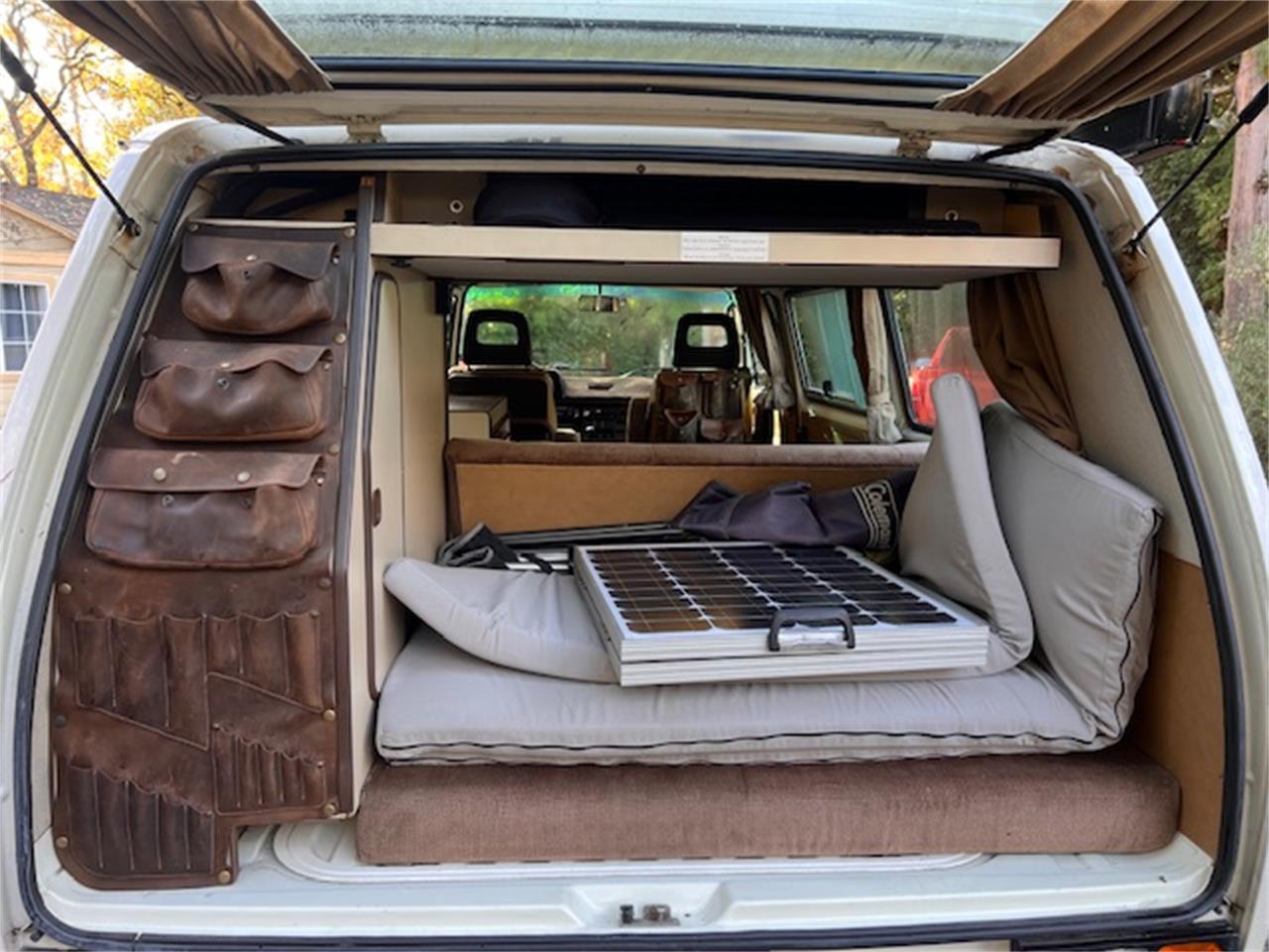 Volkswagen-Syncro-1986-White-Brown-17