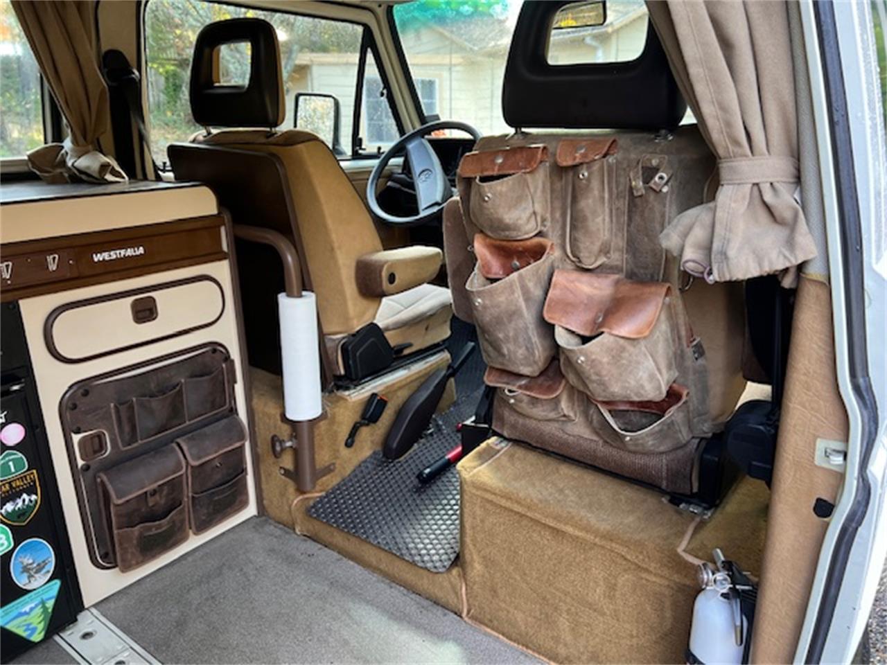 Volkswagen-Syncro-1986-White-Brown-19