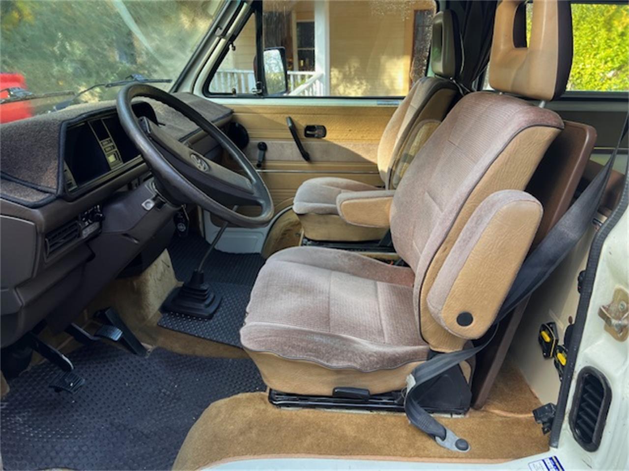 Volkswagen-Syncro-1986-White-Brown-3