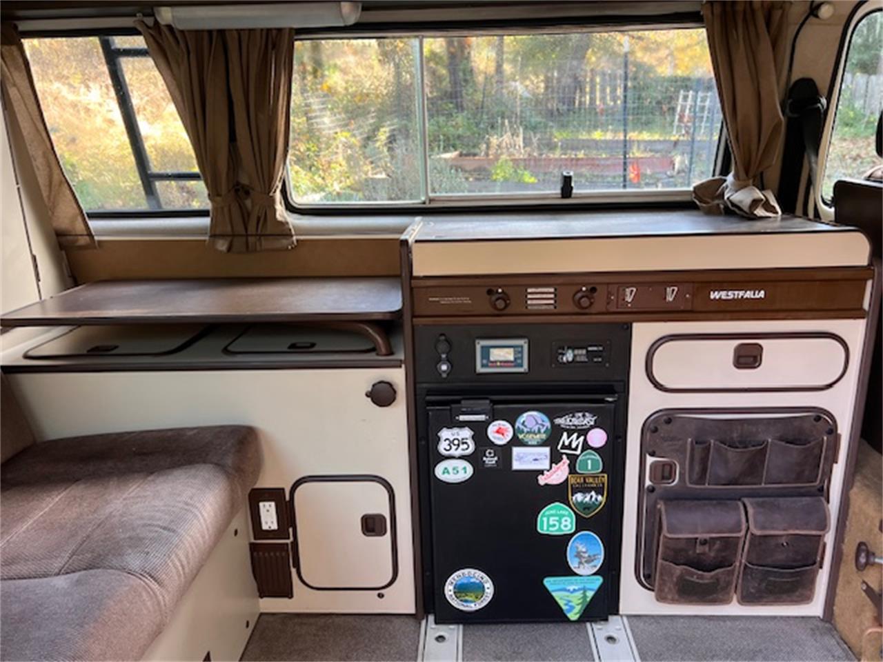 Volkswagen-Syncro-1986-White-Brown-5