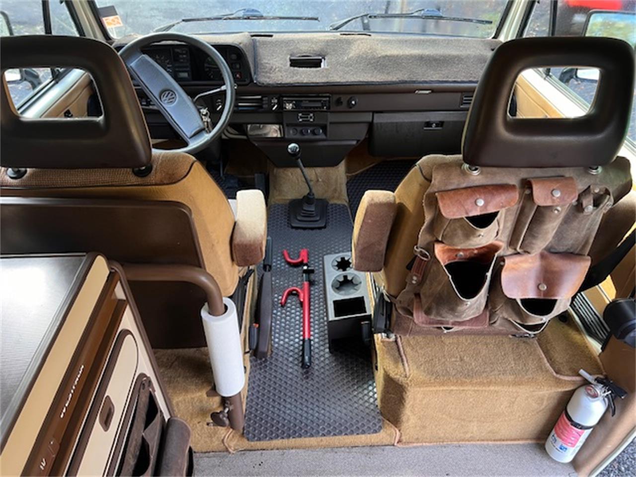 Volkswagen-Syncro-1986-White-Brown-9