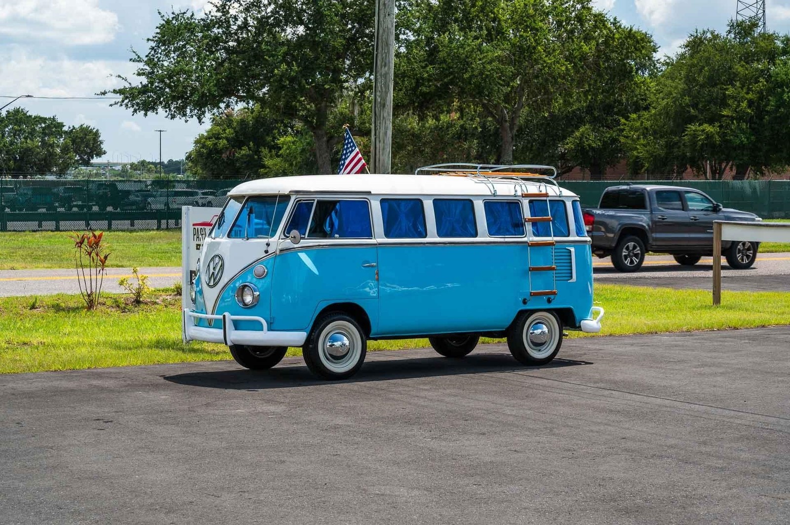 Volkswagen-Transporter-Bus-1973-Bus-12