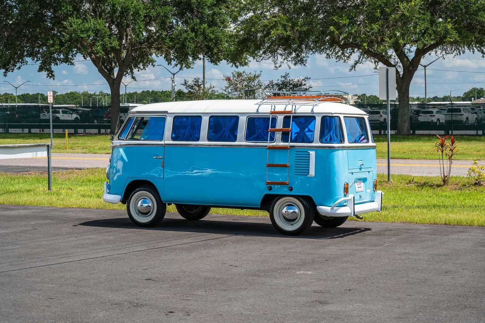 Volkswagen-Transporter-Bus-1973-Bus-13