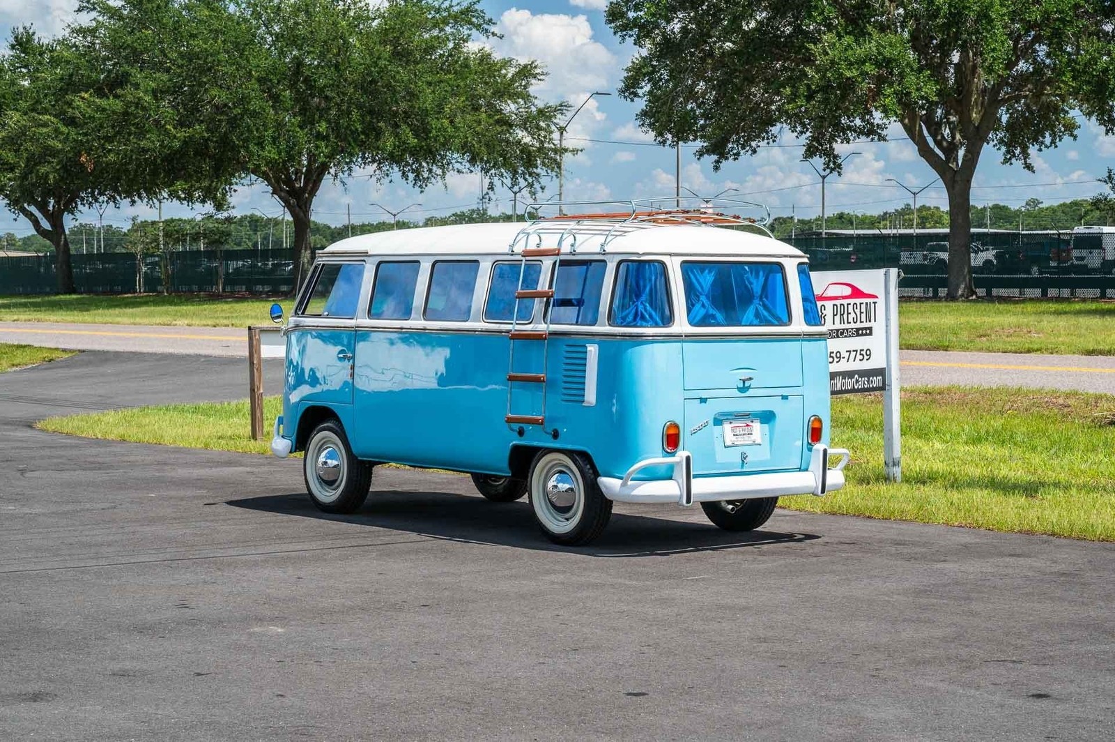 Volkswagen-Transporter-Bus-1973-Bus-3