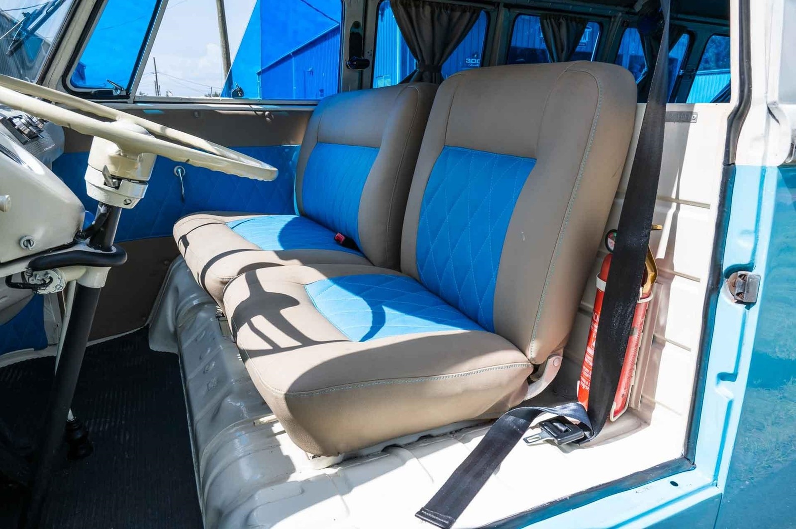 Volkswagen-Transporter-Bus-1973-Bus-37