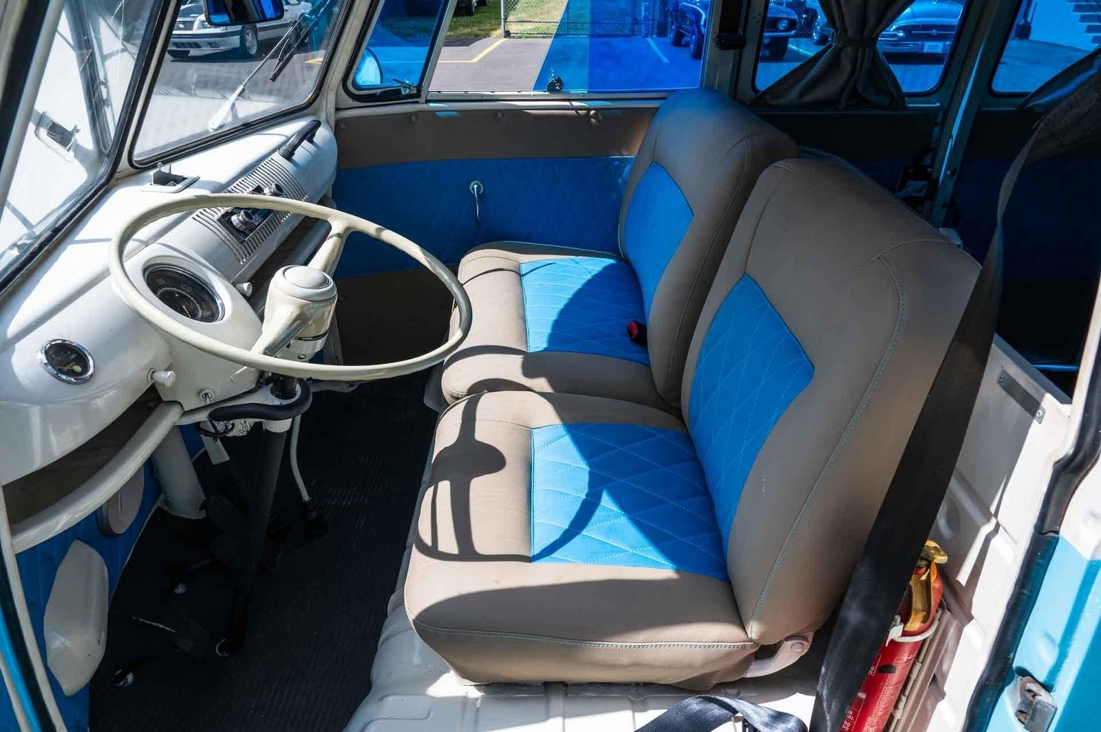Volkswagen-Transporter-Bus-1973-Bus-9
