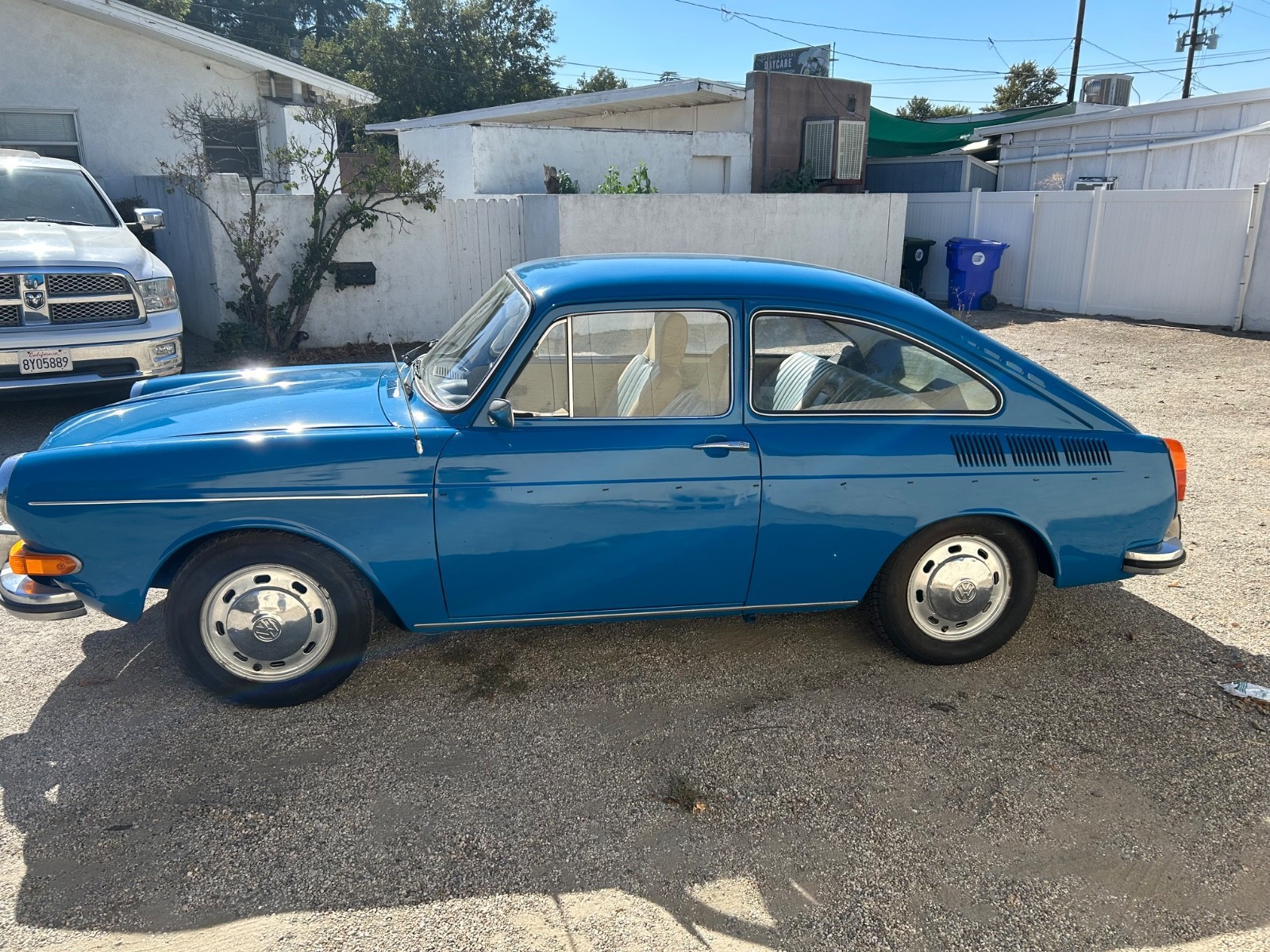 Volkswagen-Type-4-1972-Fastback-1