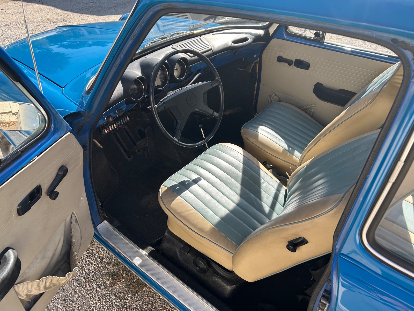 Volkswagen-Type-4-1972-Fastback-10