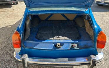 Volkswagen-Type-4-1972-Fastback-11