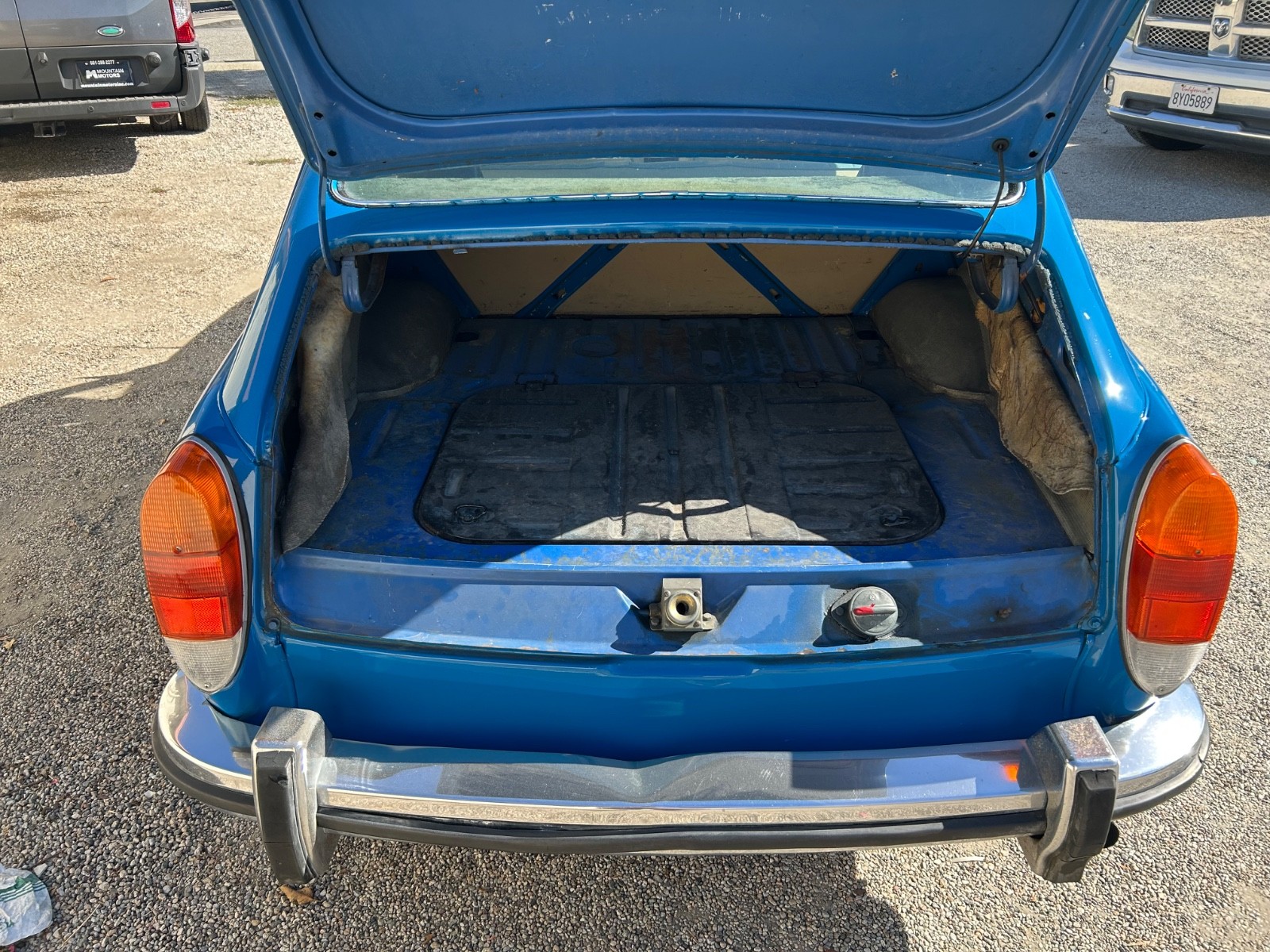 Volkswagen-Type-4-1972-Fastback-11