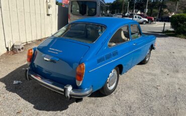 Volkswagen-Type-4-1972-Fastback-4