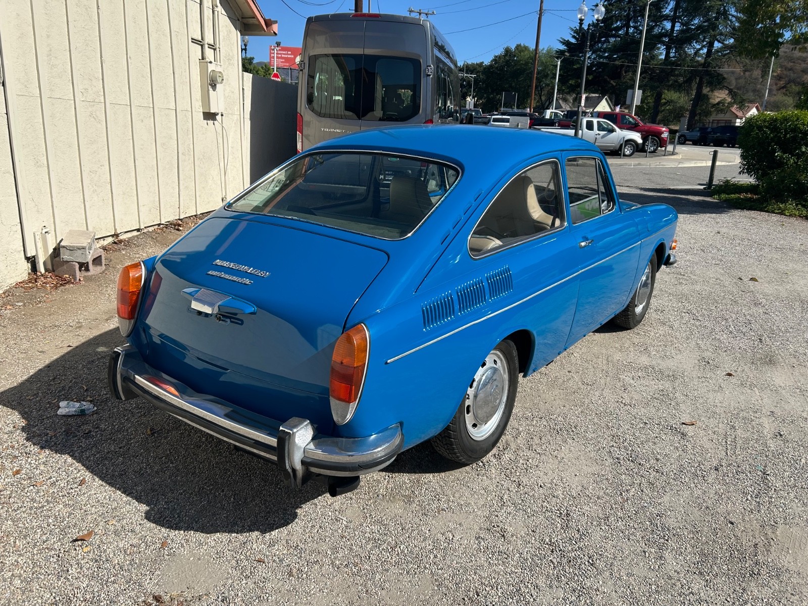 Volkswagen-Type-4-1972-Fastback-4