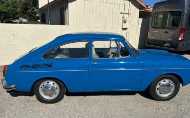 Volkswagen-Type-4-1972-Fastback-5