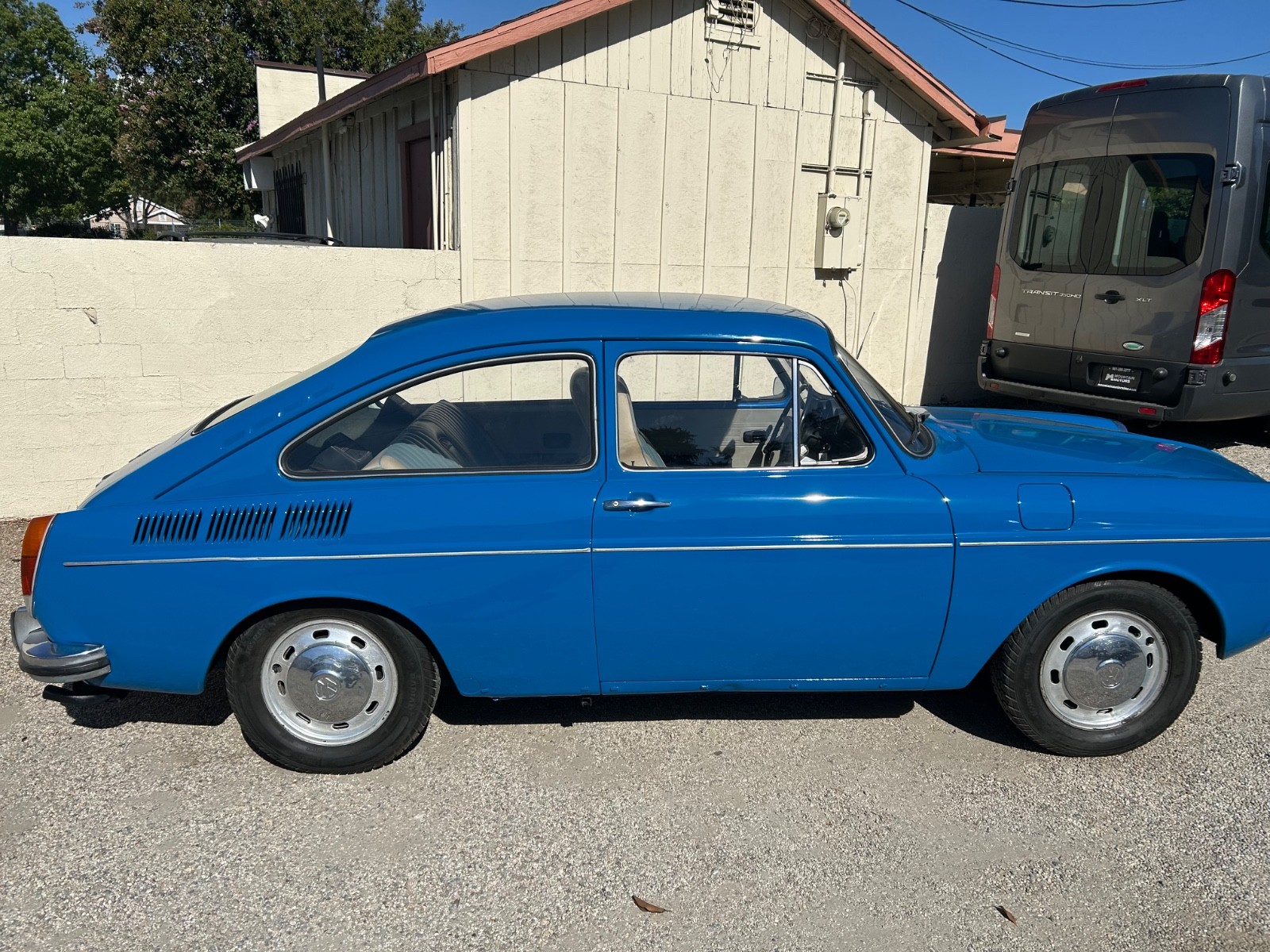 Volkswagen-Type-4-1972-Fastback-5