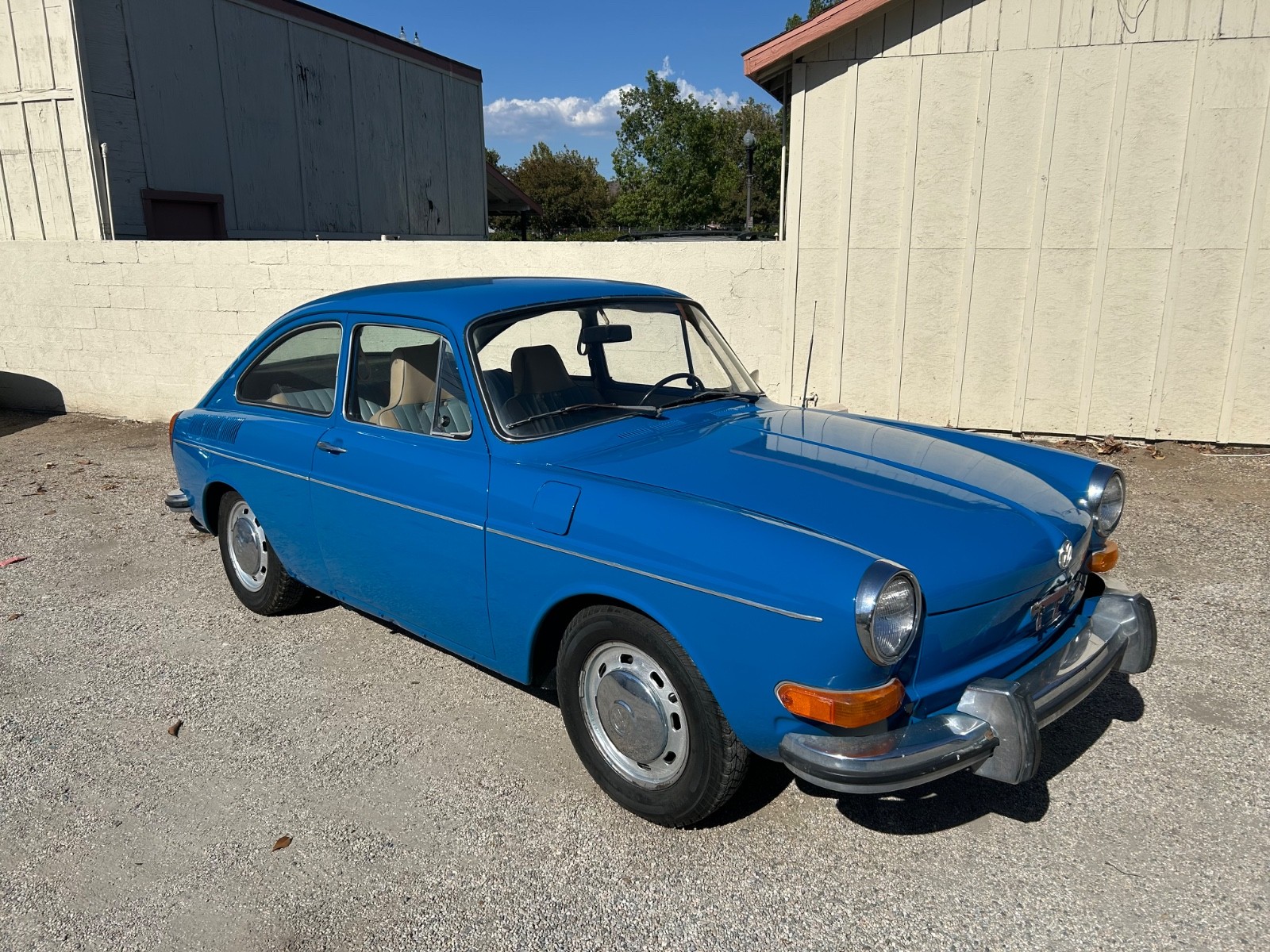 Volkswagen-Type-4-1972-Fastback-6