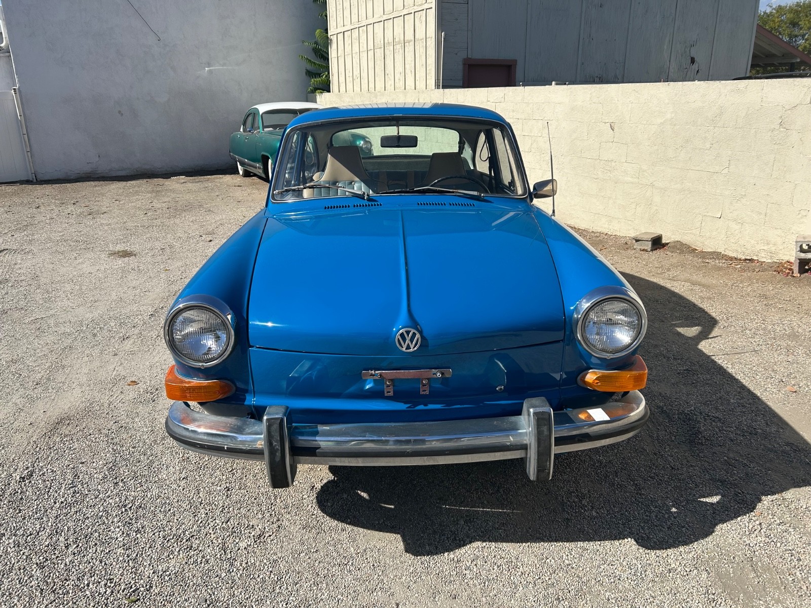 Volkswagen-Type-4-1972-Fastback-7
