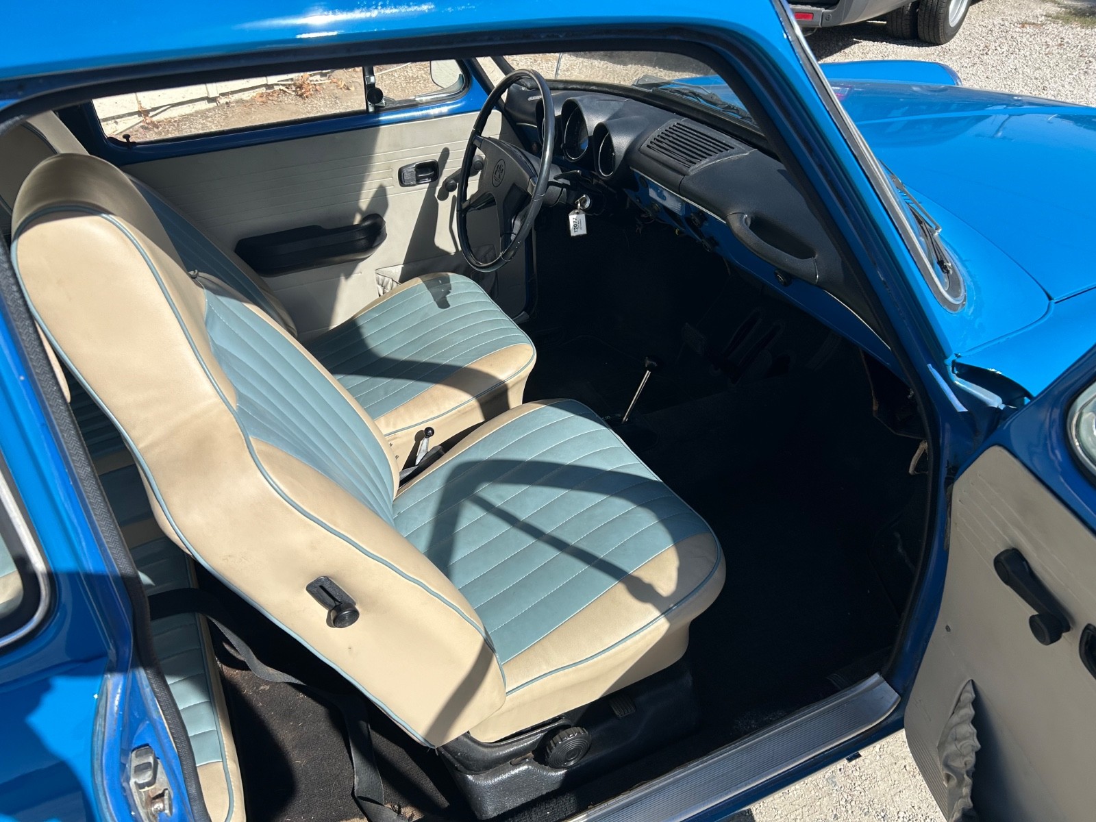 Volkswagen-Type-4-1972-Fastback-9