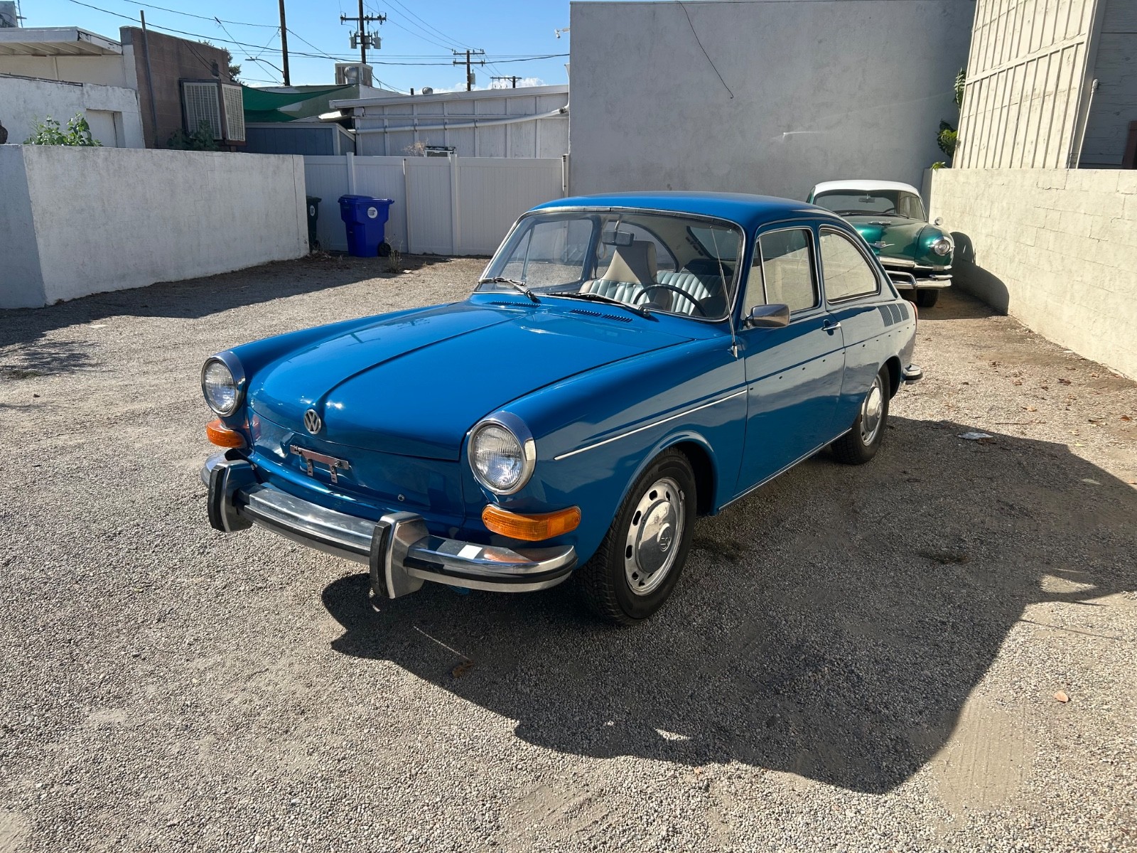 Volkswagen-Type-4-1972-Fastback