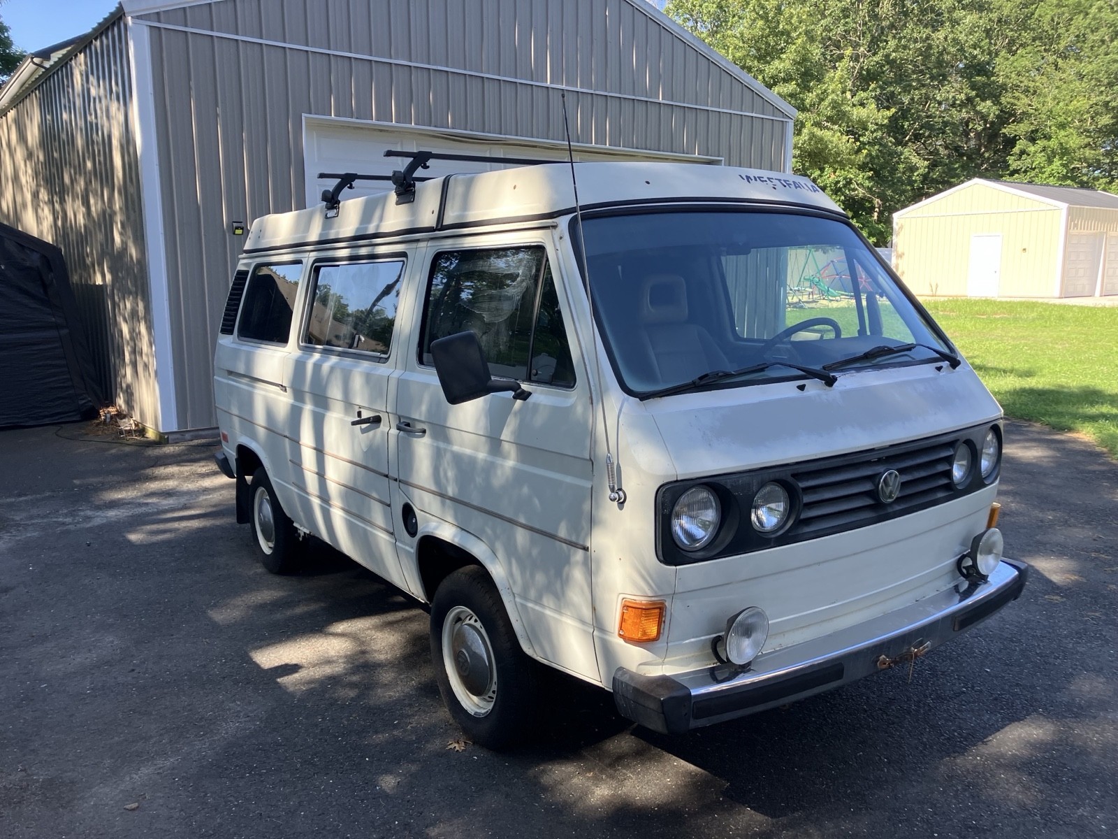 Volkswagen-Vanagon-1981-2
