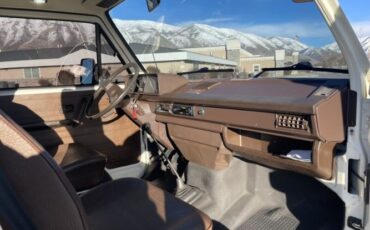 Volkswagen-Vanagon-1982-10