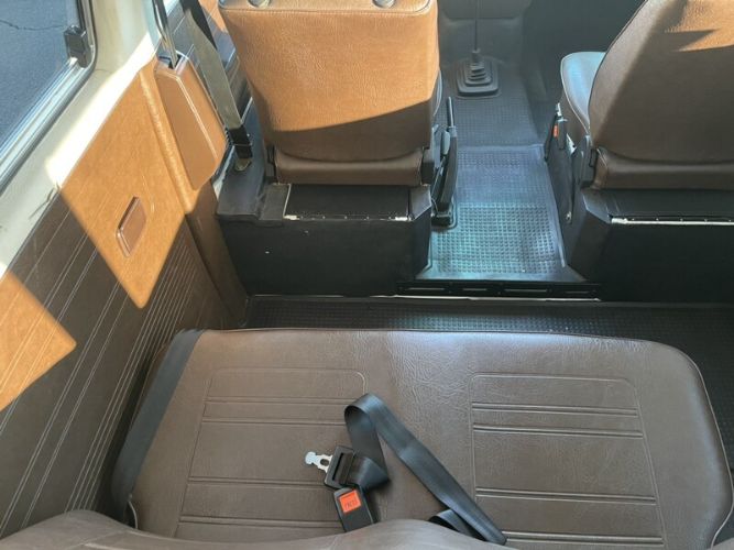 Volkswagen-Vanagon-1982-13