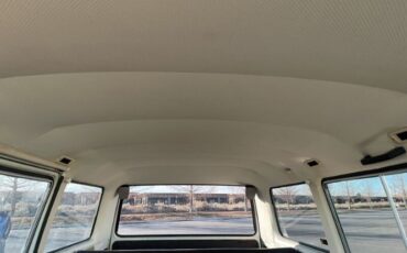 Volkswagen-Vanagon-1982-15