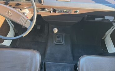 Volkswagen-Vanagon-1982-17