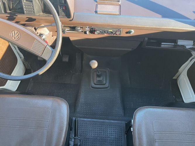 Volkswagen-Vanagon-1982-17
