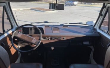 Volkswagen-Vanagon-1982-18