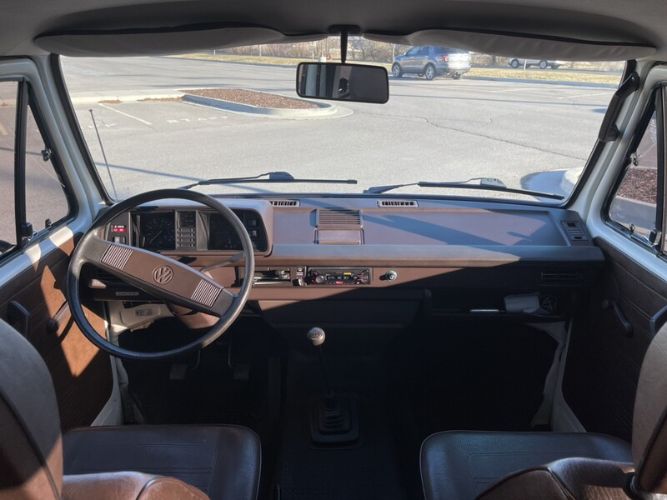 Volkswagen-Vanagon-1982-18