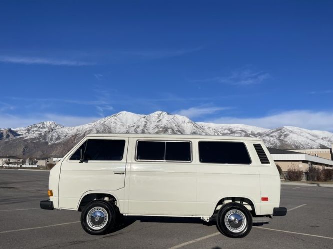 Volkswagen-Vanagon-1982-23