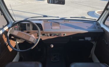 Volkswagen-Vanagon-1982-5